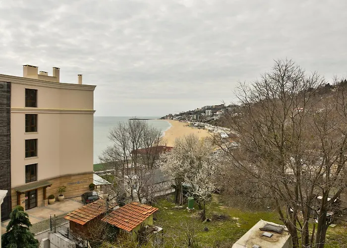 Kabakum Plaza Beachfront Flats Апартаменты