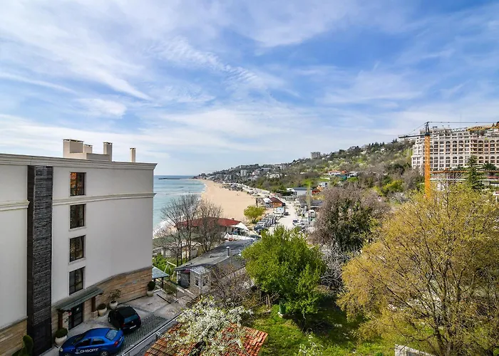 Kabakum Plaza Beachfront Flats Апартаменты